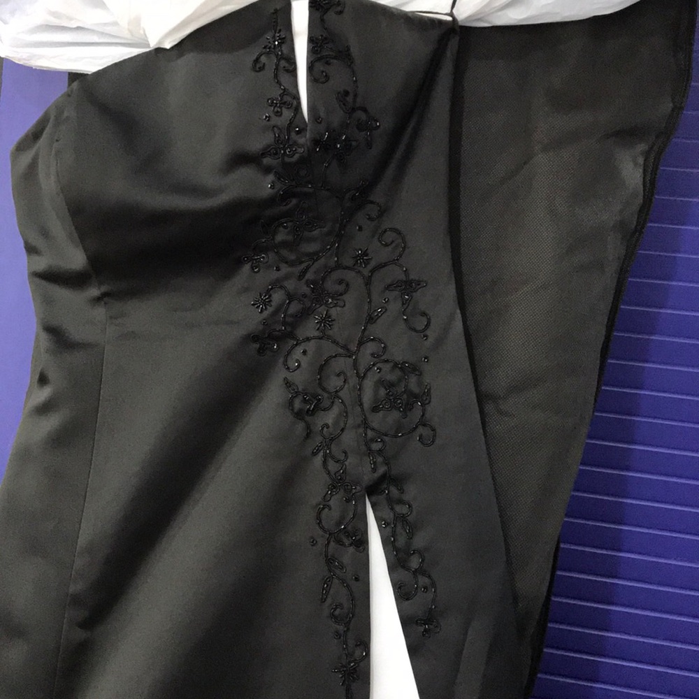 Gown - Picture 2 of 4